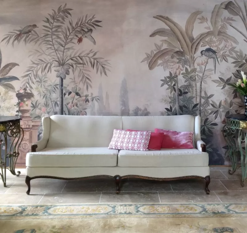 Ananbo in an interior