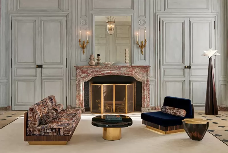Misia in an interior